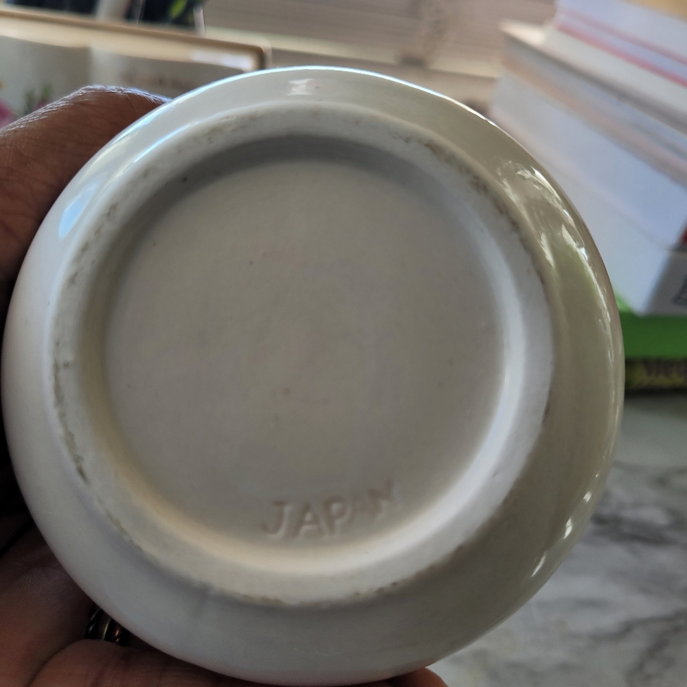 VTG blue, white, yellow porcelain creamer/measuring cup - Picture 5 of 5